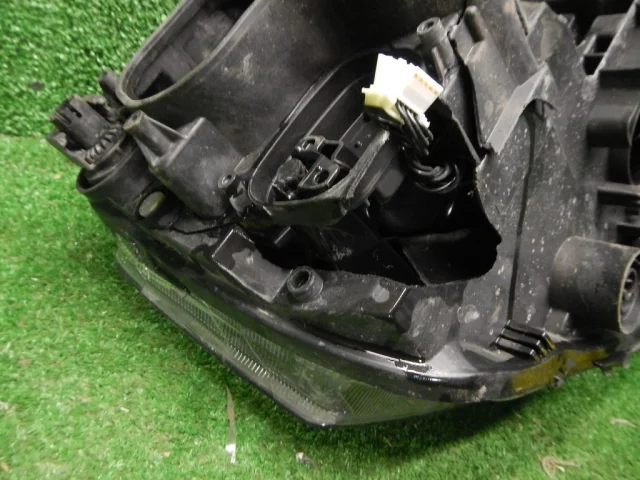 Фара ксенон левая для Skoda Rapid I NH3 2012-2017 на фотографиях