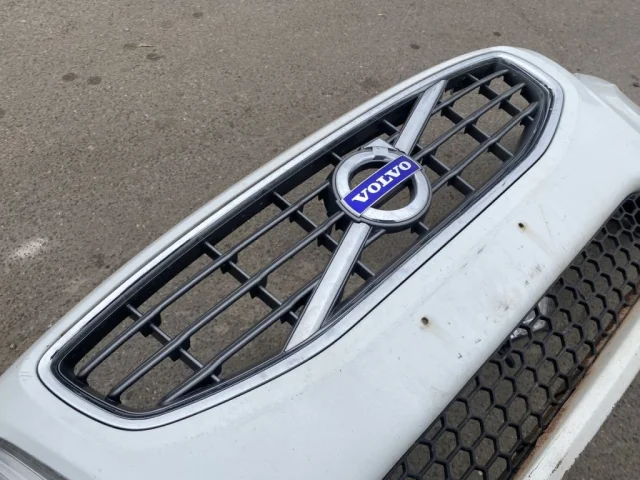 Решетка радиатора для Volvo S60 FS II 2010-2013 на фотографиях