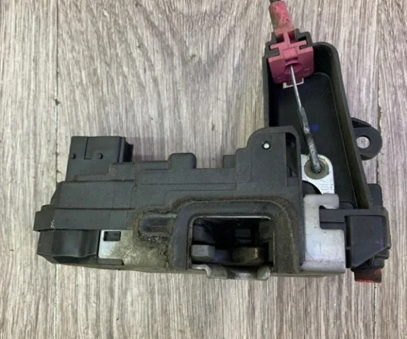 Молдинг двери задней левой для Opel Zafira B 2005-2015 на фотографиях