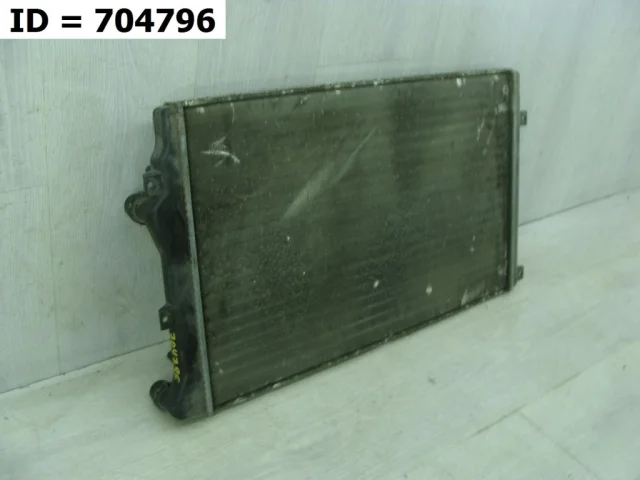 Радиатор охлаждения ДВС для Volkswagen Golf VI (5K) 2008-2012 на фотографиях