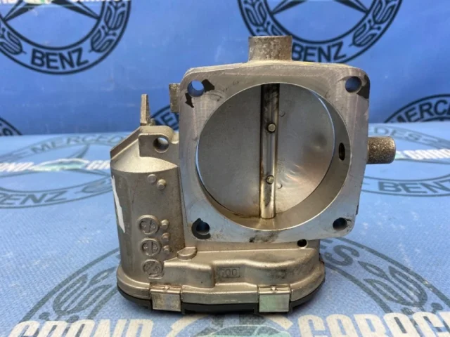 Дроссельная заслонка для Mercedes-Benz C class W204 2007-2014 на фотографиях