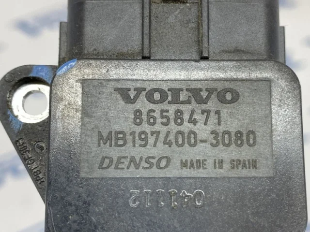 Датчик массового расхода воздуха для Volvo C30 MK 2006-2013 на фотографиях