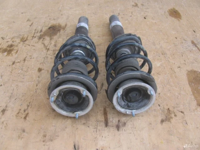 Амортизатор передний левый для BMW 5er Е60 2003-2010 на фотографиях