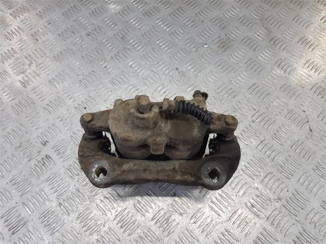 Суппорт передний левый для Land Rover Discovery L319 2004-2009 на фотографиях