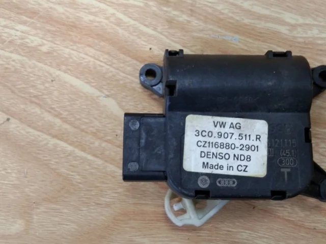 Мотор отопителя для Volkswagen Passat (B6, Typ 3C) 2005-2010 на фотографиях