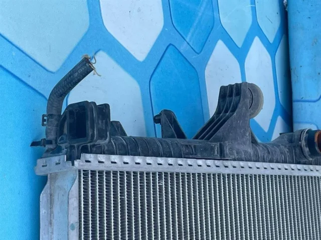 Радиатор охлаждения ДВС для Volkswagen Touareg I (7L) 2002-2010 на фотографиях