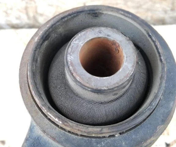 Кулак задний левый для Mitsubishi Pajero V90 5dr rest I 2011-2015 на фотографиях