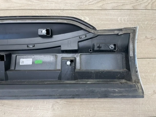 Стекло двери заднее правое для Audi Q7 4M 2015+ на фотографиях