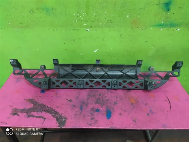 Кронштейн заднего бампера левый для Audi Q7 4L 2005-2015 на фотографиях