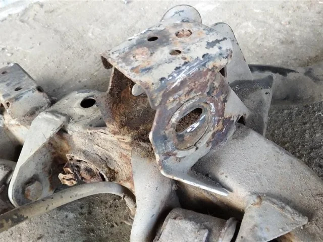 Задняя балка для Mitsubishi Pajero V90 5dr rest I 2011-2015 на фотографиях