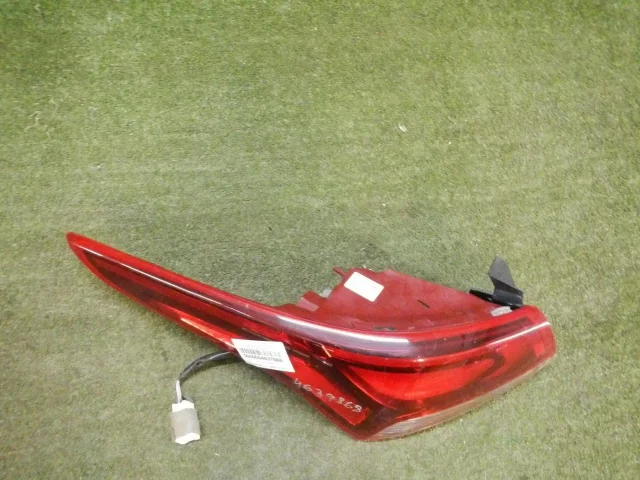 Фонарь внешний левый для Hyundai Solaris 2 (2017-2022) на фотографиях