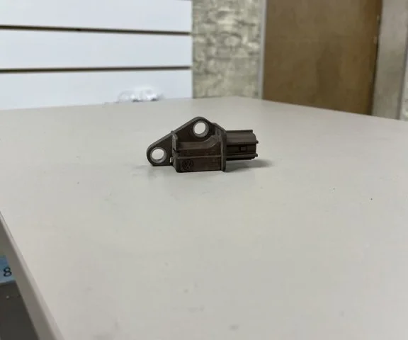 Датчик лобового удара для Audi Q7 4L 2005-2015 на фотографиях