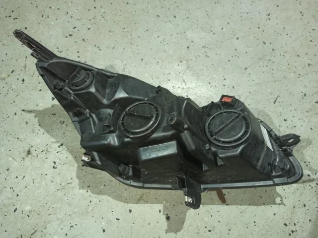 Фара правая для Opel Insignia Седан A 2008-2017 на фотографиях