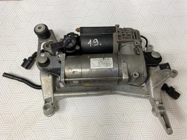 Компрессор пневмоподвески задний для Audi Q7 4L 2005-2015 на фотографиях