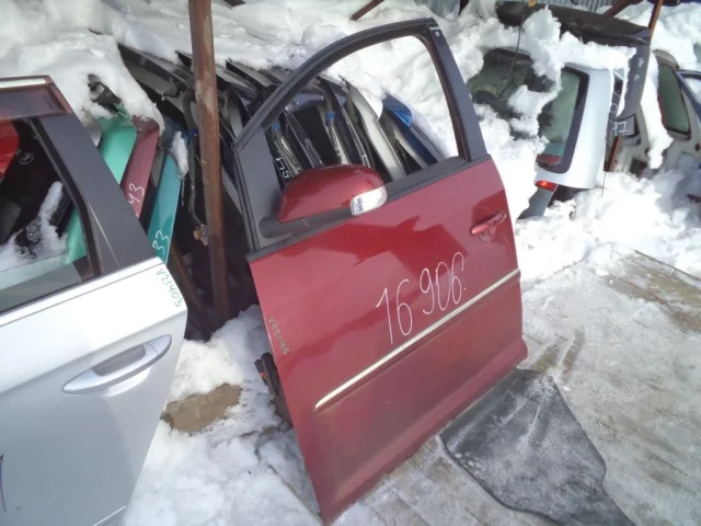 Стекла и зеркала для Volkswagen Touran 1T 2003-2015 на фотографиях