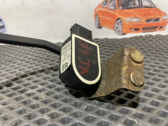 Датчик положения кузова для Volvo XC60 Y20 2008-2017 на фотографиях