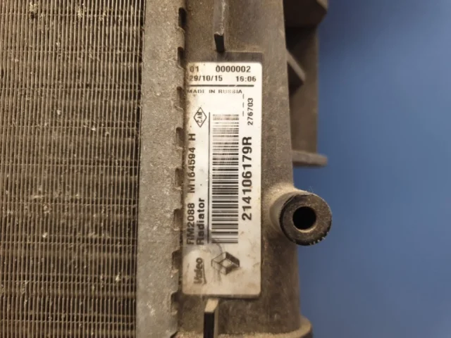 Радиатор охлаждения ДВС для Renault Sandero 5S 2012-2018 на фотографиях