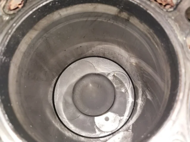 Блок цилиндров для Nissan Navara D40 2004-2010 на фотографиях