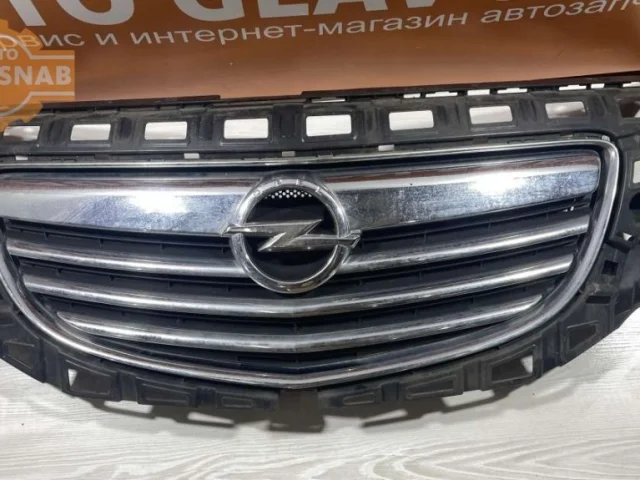 Молдинг решетки радиатора для Opel Insignia Универсал A 2008-2017 на фотографиях