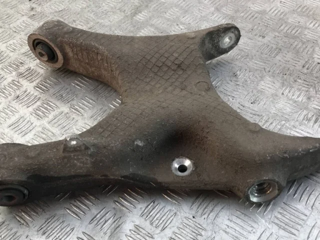 Качающийся рычаг левый для BMW X6 Е71 2007-2012 на фотографиях