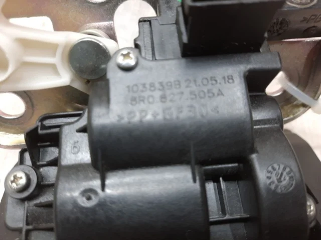 Замок багажника для Skoda Rapid I NH3 2012-2017 на фотографиях