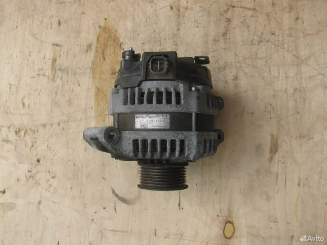 Генератор для Honda CR-V RE Rest 2010-2012 на фотографиях