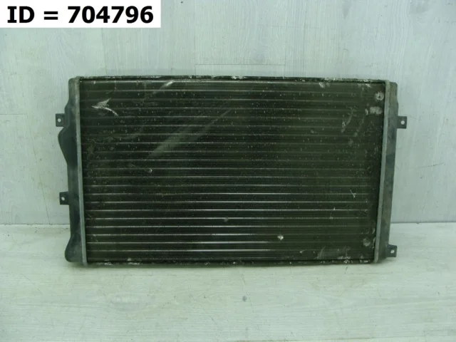 Радиатор охлаждения ДВС для Volkswagen Golf VI (5K) 2008-2012 на фотографиях