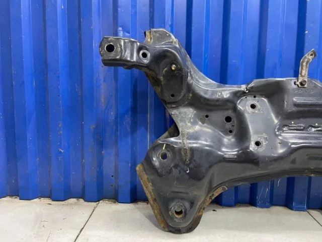 Подрамник двигателя для Hyundai Solaris 1 RB (2011-2013) на фотографиях