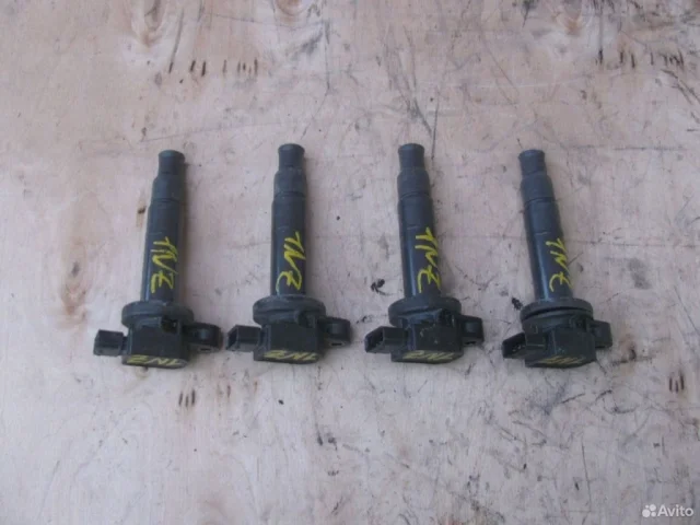 Катушка зажигания для Toyota Corolla E120 Седан (JDM) 2000-2006 на фотографиях