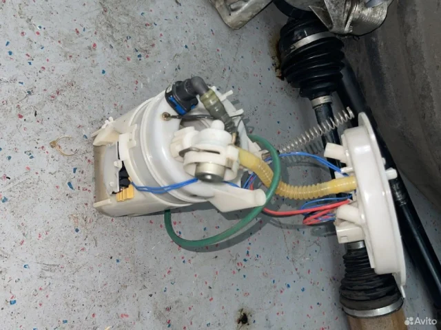 Топливный насос для BMW X3 F25 2010-2017 на фотографиях