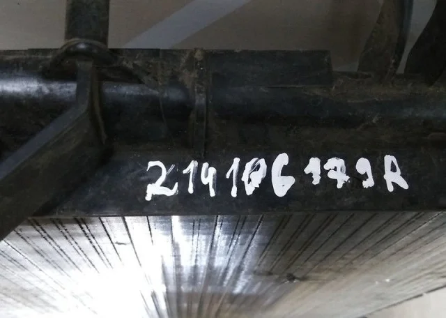 Радиатор охлаждения ДВС для Renault Sandero 5S 2012-2018 на фотографиях