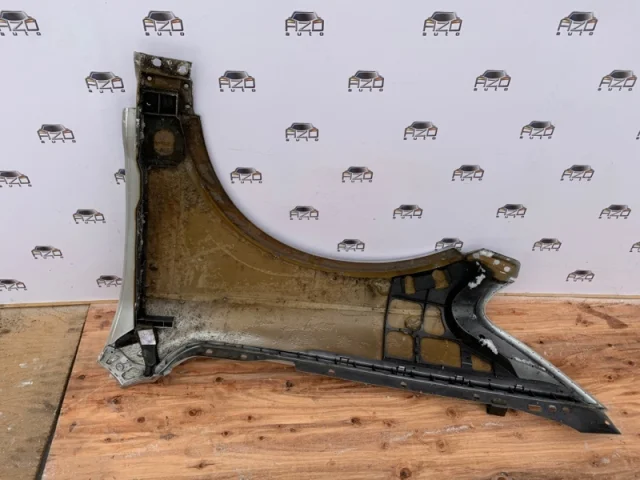 Крыло правое для Volkswagen Touareg I (7L) 2002-2010 на фотографиях