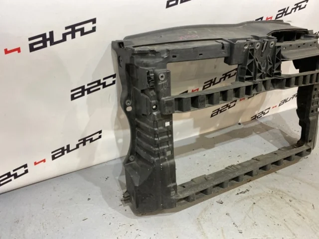 Панель радиатора (телевизор) для Volkswagen Golf V (1K1) 2003-2008 на фотографиях