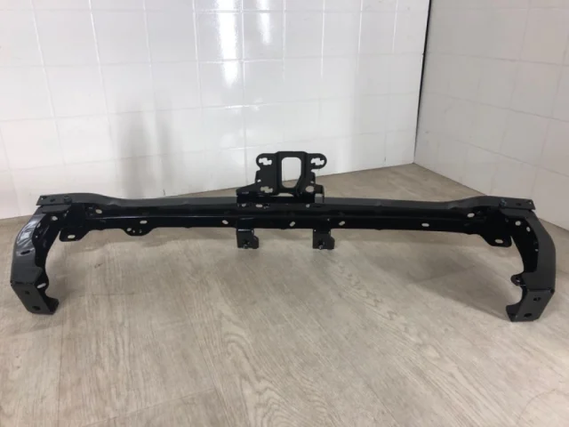 Усилитель переднего бампера для Mitsubishi Pajero Sport KS0W 2016+ на фотографиях