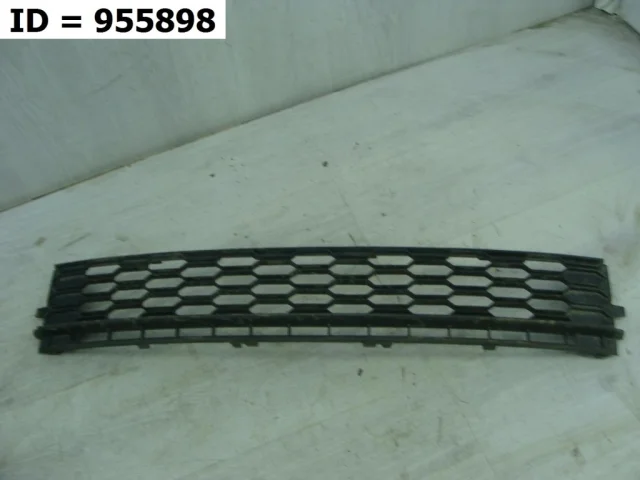 Решетка переднего бампера для Skoda Rapid I rest NH3 2017-2020 на фотографиях