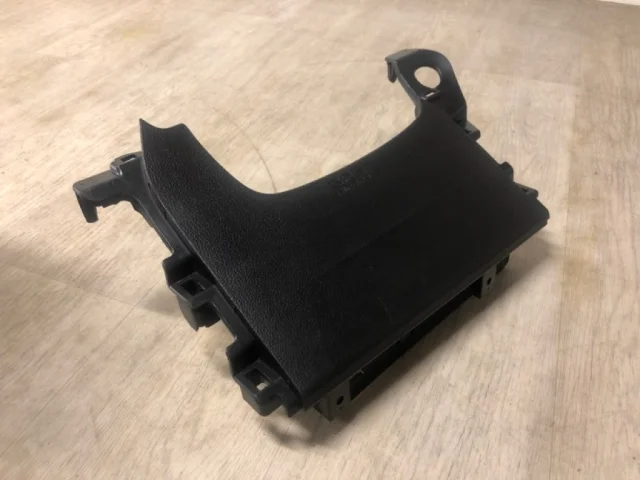 Подушка безопасности в колени для Mitsubishi Outlander III 2 rest GF0W 2015-2018 на фотографиях