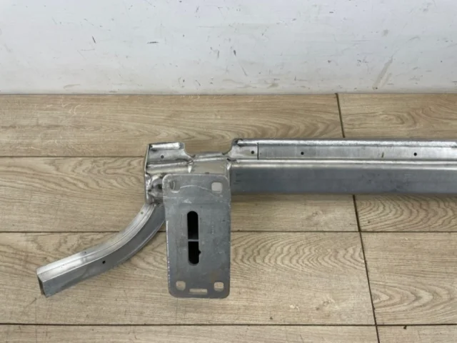 Усилитель бампера передний верхний для Audi Q7 4M 2015+ на фотографиях