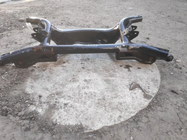 Задняя балка для Mitsubishi ASX I 2010-2012 на фотографиях