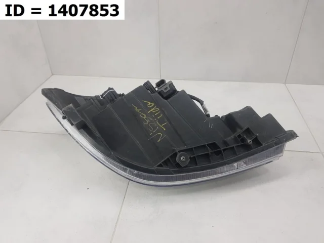 Фары для Nissan Tiida C11 JDM Хэтчбек 2004-2012 на фотографиях