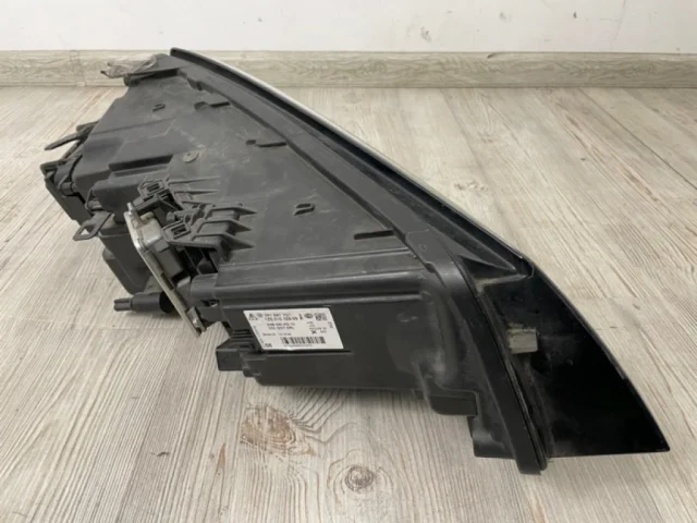 Фара ксенон левая для Volkswagen Touareg II (7P5) 2010-2014 на фотографиях