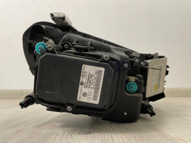 Фара ксенон левая для Volkswagen Touareg II (7P5) 2010-2014 на фотографиях