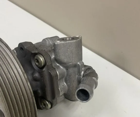 Насос ГУР для Audi Q5 8R 2008-2016 на фотографиях