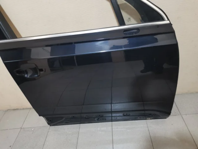 Дверь передняя правая для Audi Q7 4M 2015+ на фотографиях