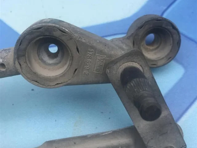 Трапеция стеклоочистителей для Audi Q7 4L 2005-2015 на фотографиях