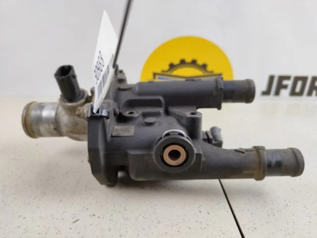 Корпус термостата системы охлаждения ДВС для Opel Zafira B 2005-2015 на фотографиях