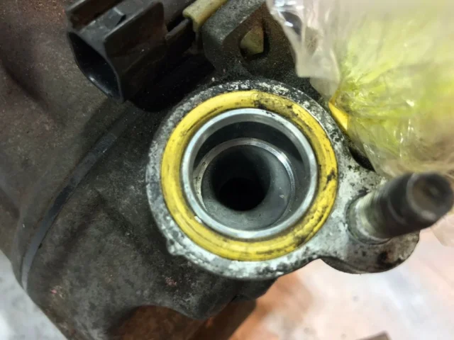 Компрессор кондиционера для Jaguar XF X250 2008-2016 на фотографиях