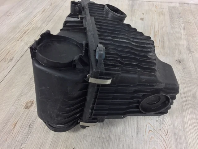 Корпус воздушного фильтра для Audi Q7 4L 2005-2015 на фотографиях