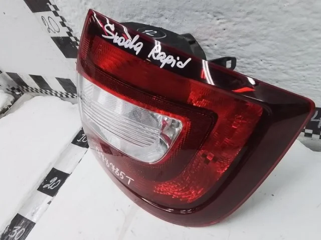 Фонарь внешний правый для Skoda Rapid I rest NH3 2017-2020 на фотографиях