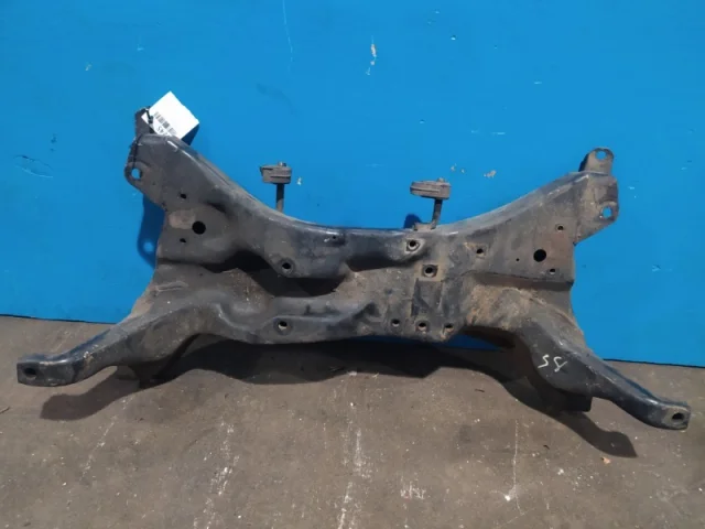 Подрамник двигателя для Mitsubishi Outlander 1 CU0W 2002-2009 на фотографиях