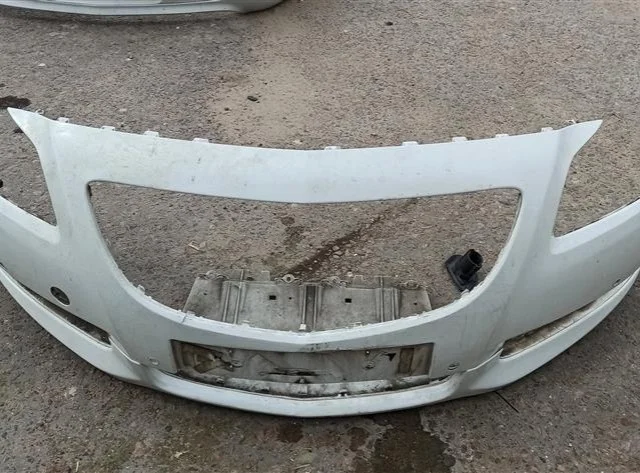 Бампер для Opel Insignia Хэтчбек A 2008-2017 на фотографиях